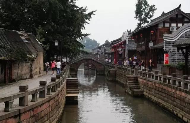 大连种植牙哪个医院好,种植牙医院技术水平怎么判断